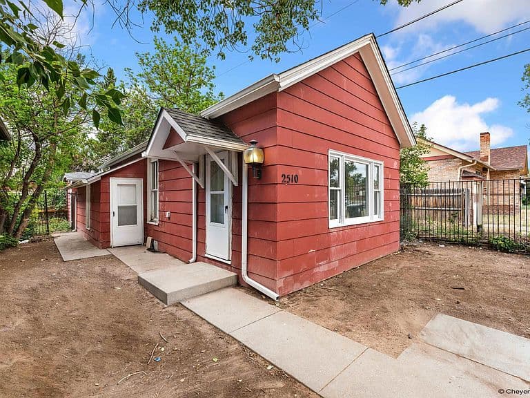 2510 Maxwell Ave photo 2
