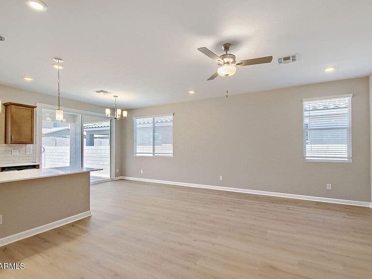 16754 W SPUR Drive photo 5