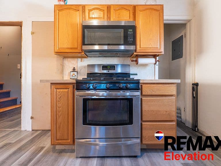 586 Nevada Ave photo 3