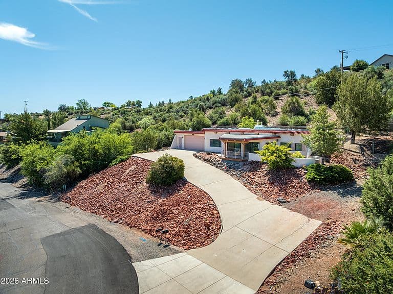 201 E PAPAGO Lane photo 2