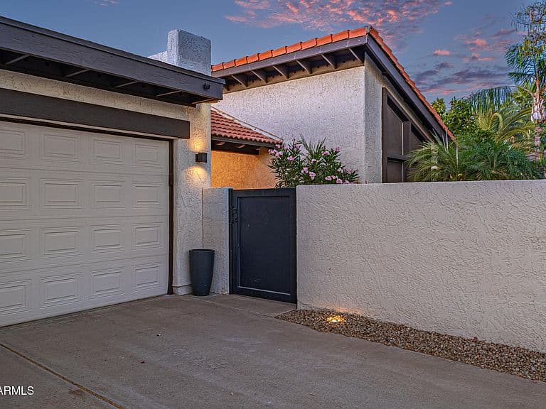 7821 N Via De La Sombre photo 4