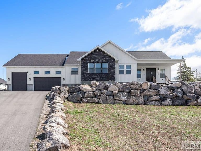 5900 N Alma Dr photo 2