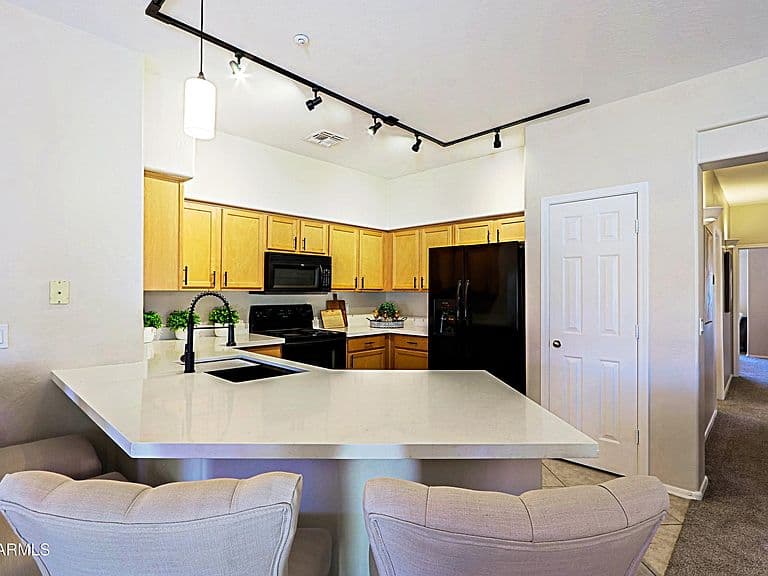 525 N MILLER Road #207 photo 4