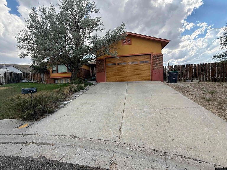 555 Waggener Cir photo 3