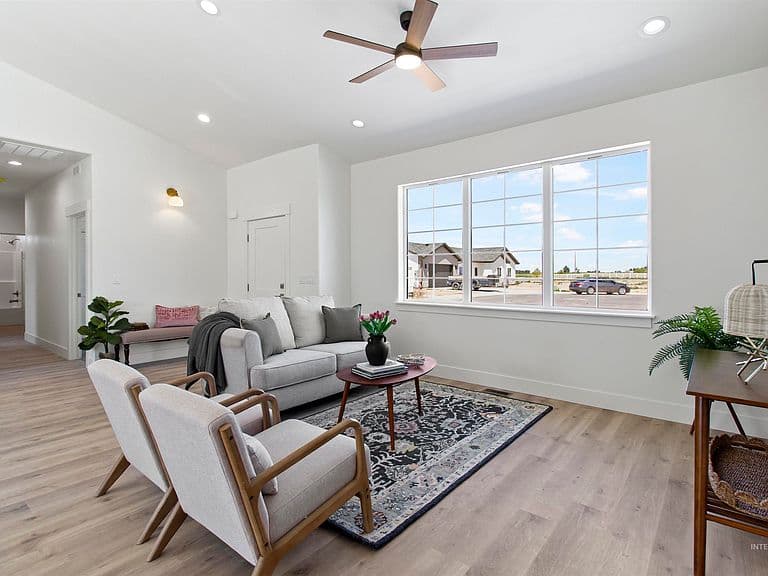 581 Gemini Ct photo 3