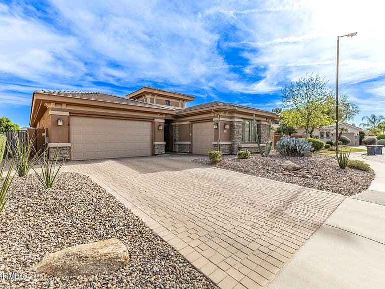 3839 E WOOD Drive photo 2