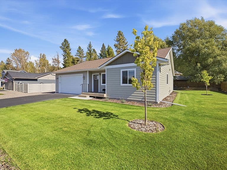 449 Kendal Loop photo 1