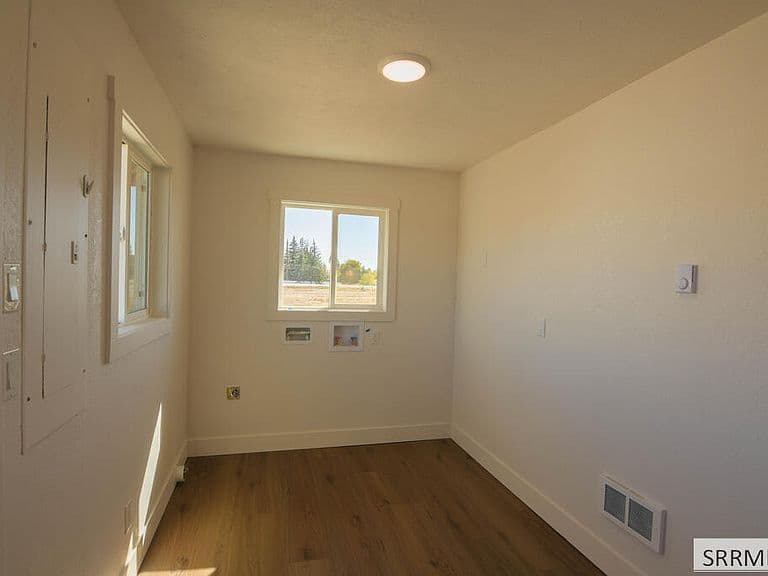 576 W Highway 39 photo 3