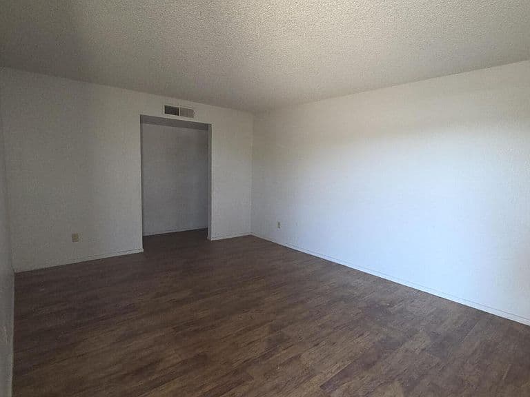 3855 W GREENWAY Road photo 2