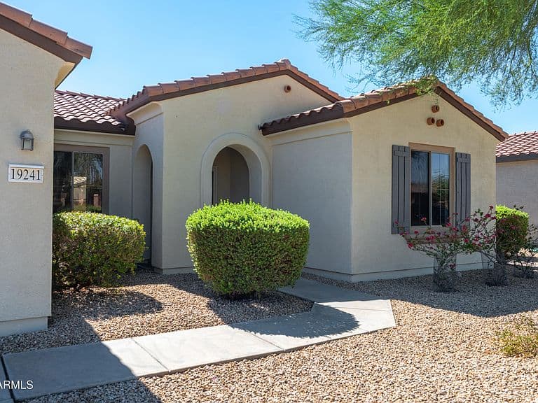 19241 N EMERALD COVE Way photo 3
