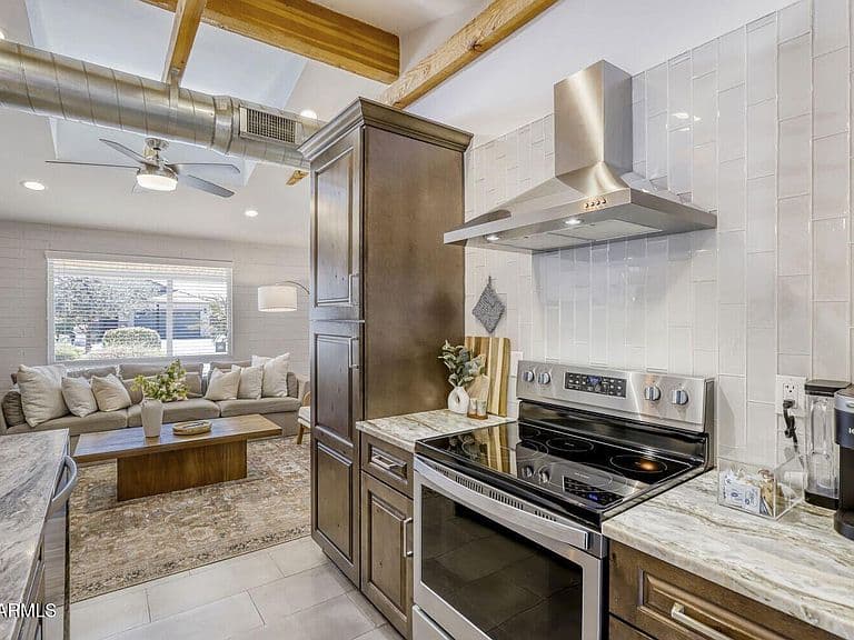 1142 E Tempe Dr photo 4