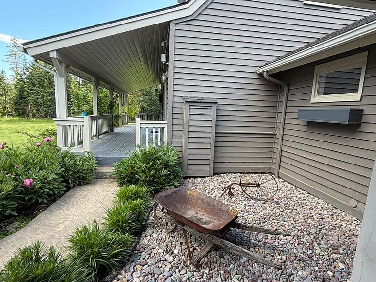77 Larch Ln photo 5