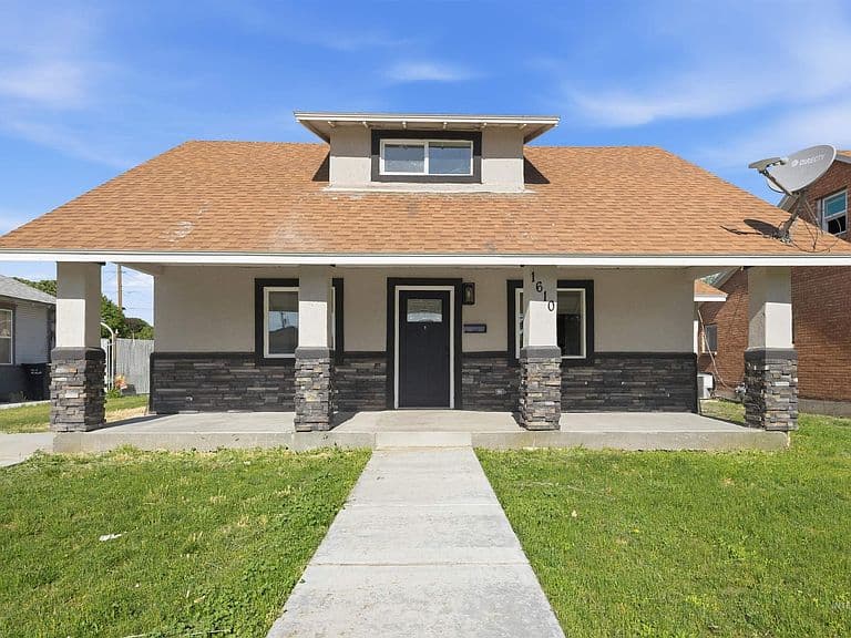 1610 Miller Ave photo 2