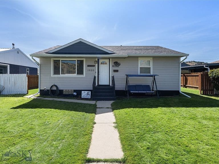 1905 W Park Ave photo 2
