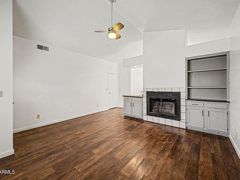 1122 E CHARLESTON Avenue photo 5