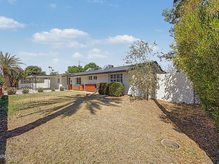702 W ROSE Lane photo 4