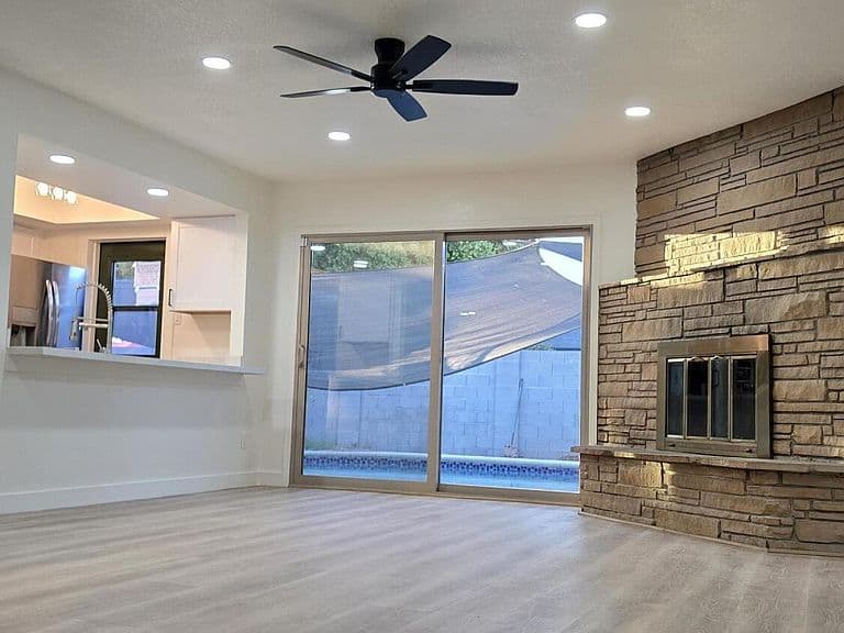 204 E FLEET Drive photo 5