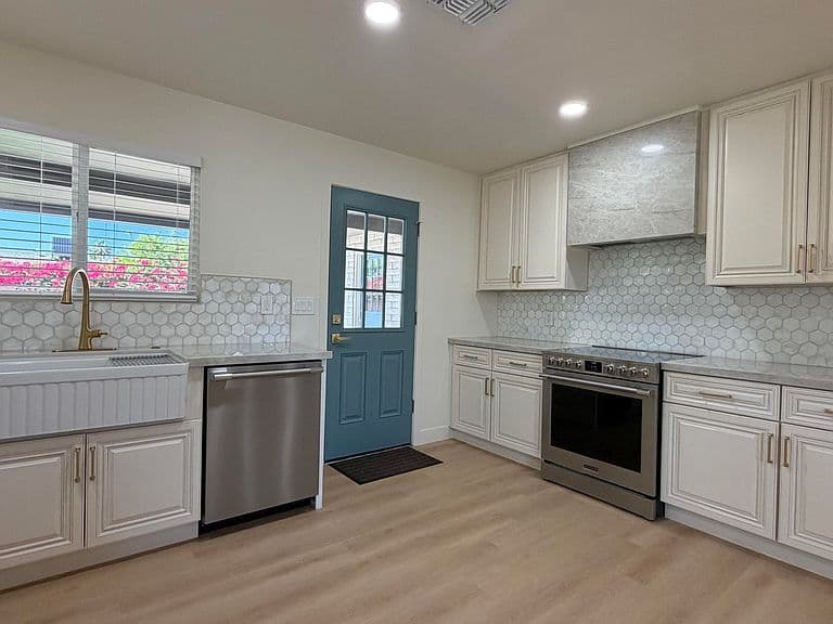 1707 W HIGHLAND Avenue photo 5
