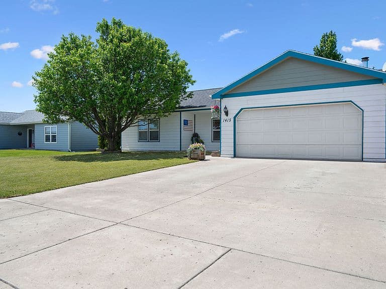 1415 Klondyke Loop photo 1