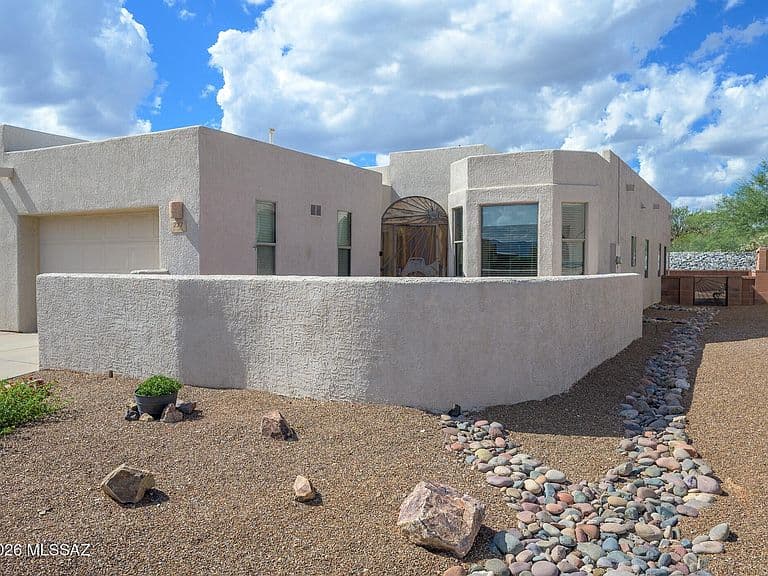 227 N Running Spring Dr photo 1