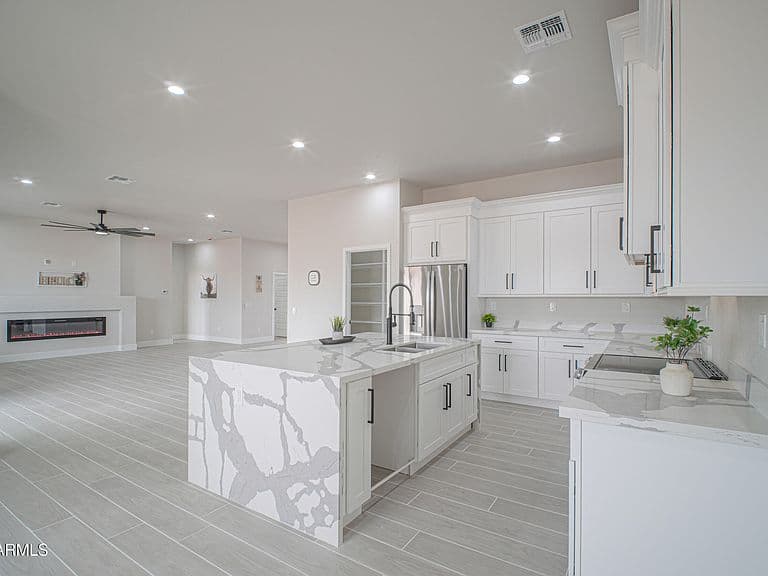 43501 W Carefree Place photo 4