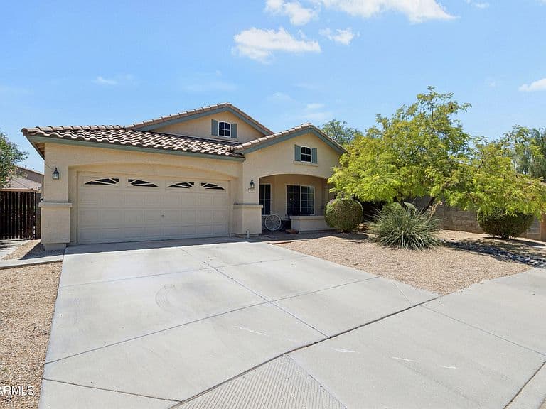 4391 E HAZELTINE Way photo 2
