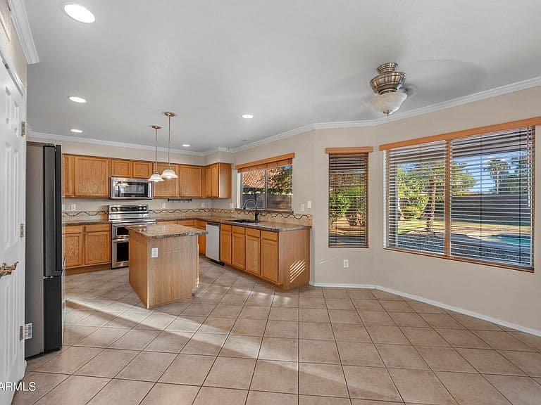 15861 W CENTRAL Street photo 4