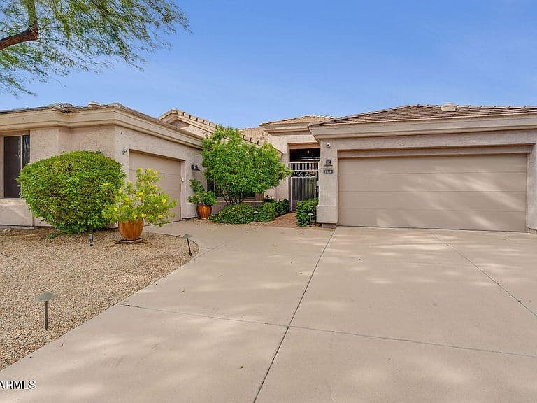 7228 E WHISTLING WIND Way photo 1
