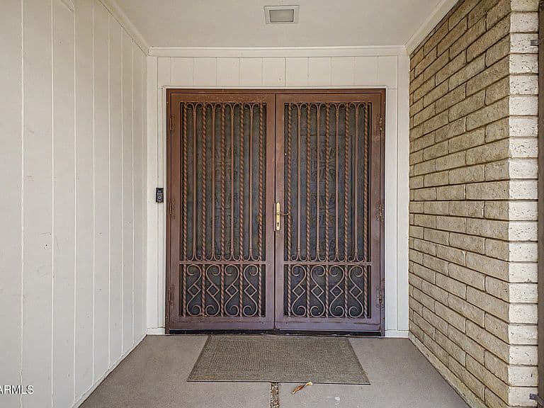 4230 N 87TH Place photo 4