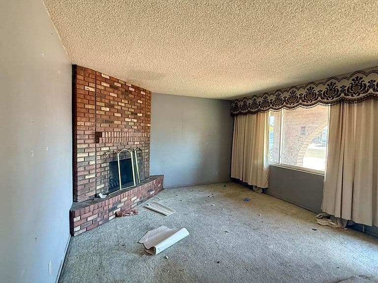 610 E VIA ELENA Street photo 2