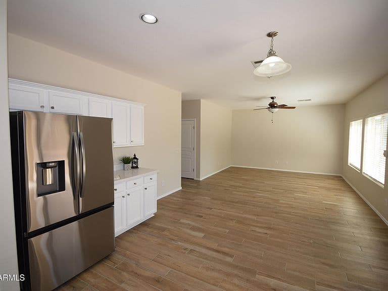 1079 E COUNTRY CROSSING Way photo 3