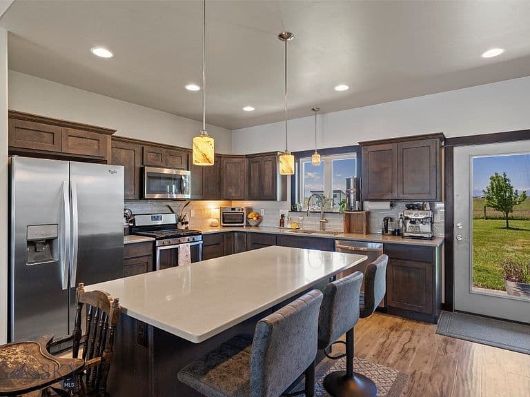 1507 Powers Blvd photo 2