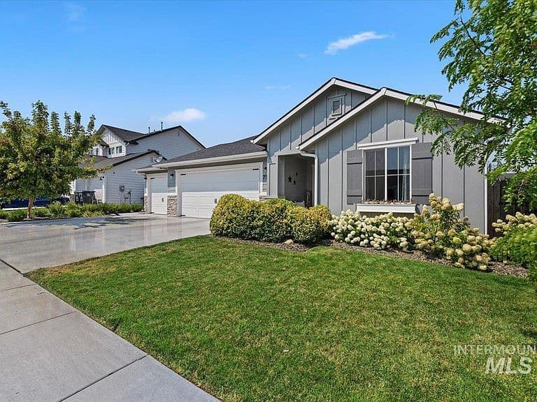 730 W Treehouse Way photo 3