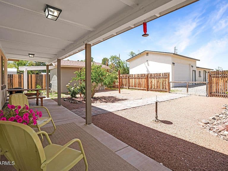 263 E HOLLAMON Street photo 5
