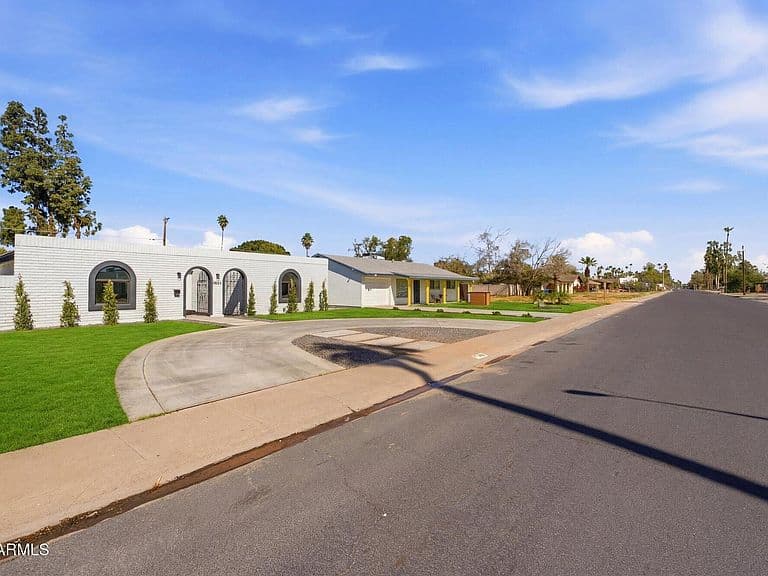 1822 W HIGHLAND Avenue photo 4