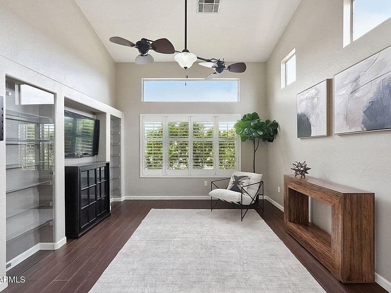 426 W GARY Avenue photo 4
