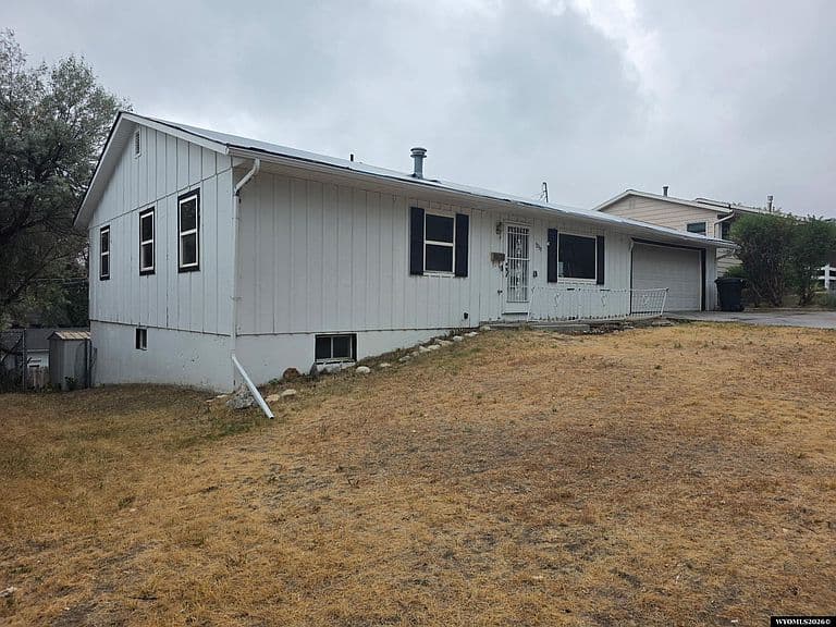 3231 Navarre Rd photo 2