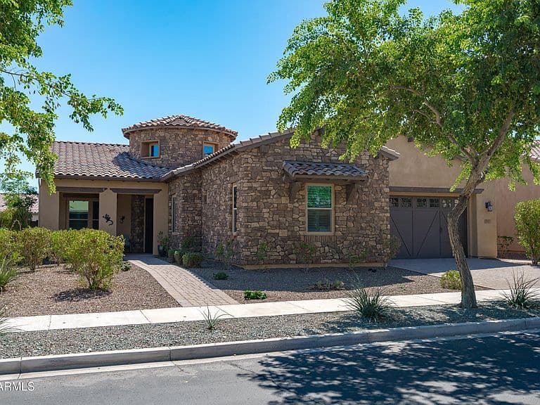 20947 W Mariposa Street photo 1