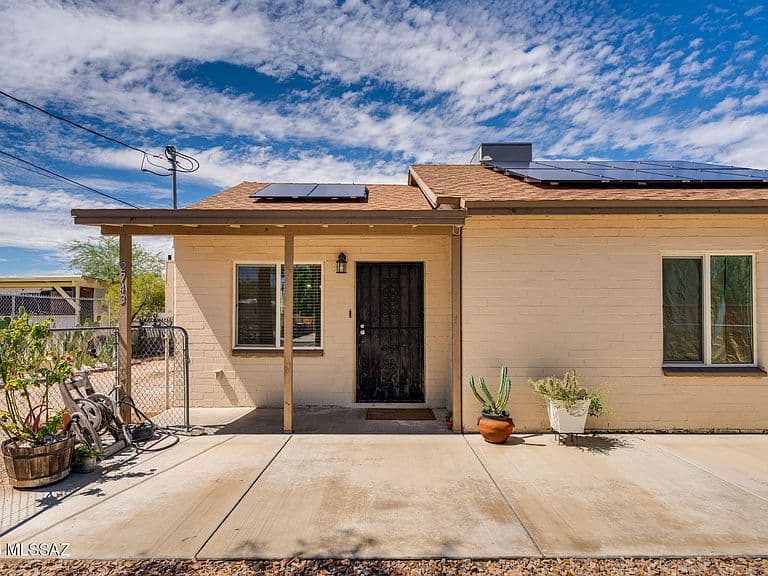 2743 N Cortez Pl photo 3