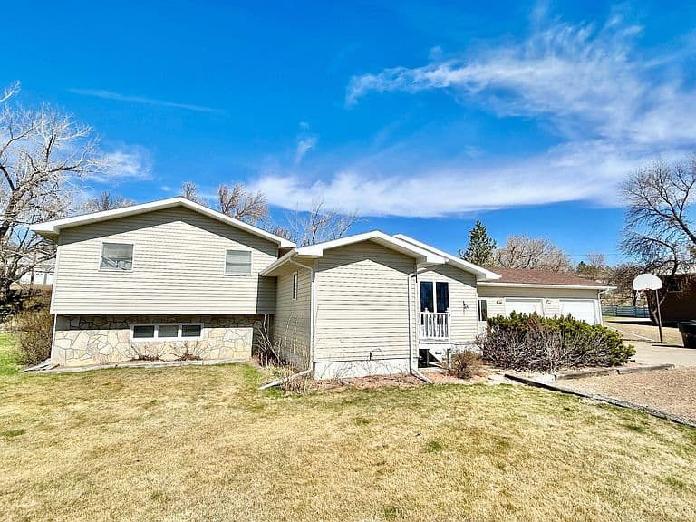 120 Scotsman Dr photo 4