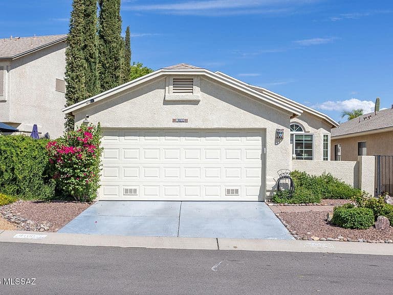 8100 N Millwheel Pl photo 3