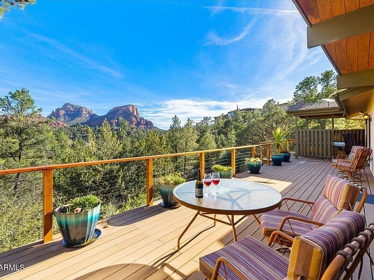 231 PALISADES Drive N photo 1
