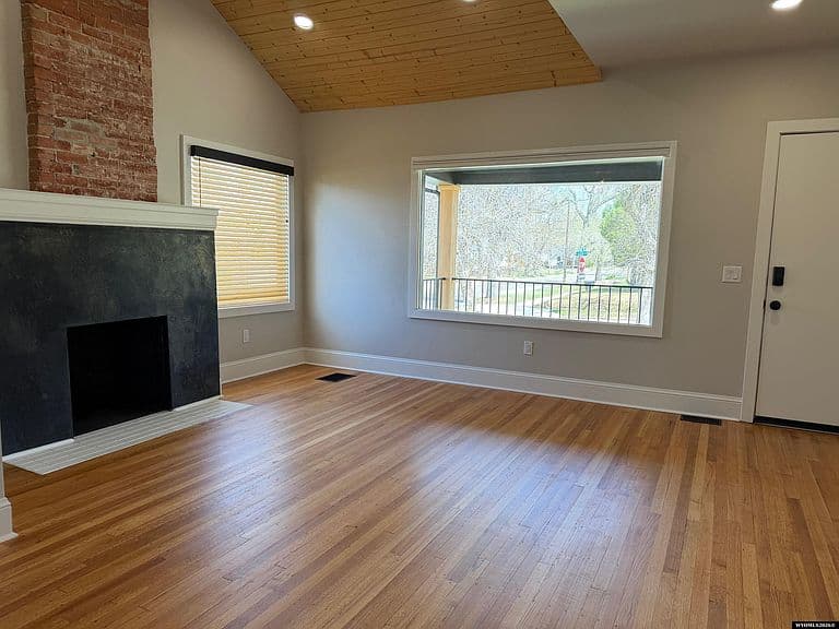 1302 S Ash St photo 5
