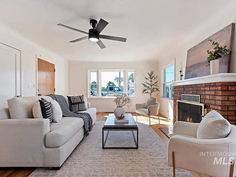 516 E Hawaii Ave photo 3