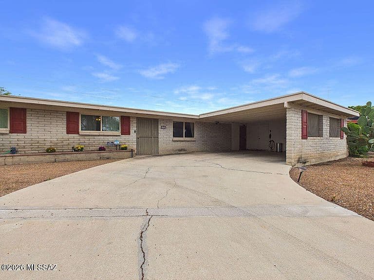 2231 S Deer Trail Cir photo 2