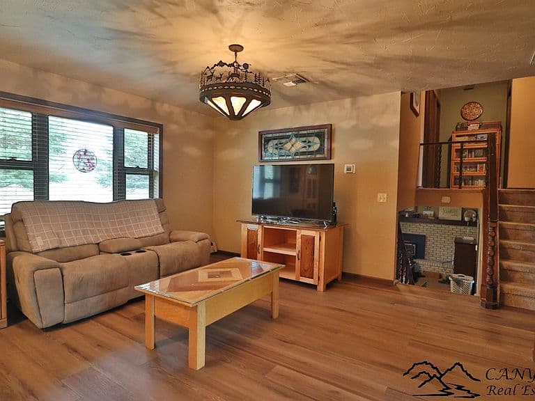 2120 Southfork St photo 4