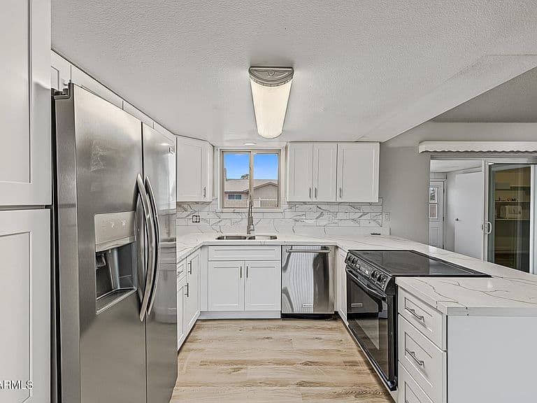 314 W PINON Avenue photo 3