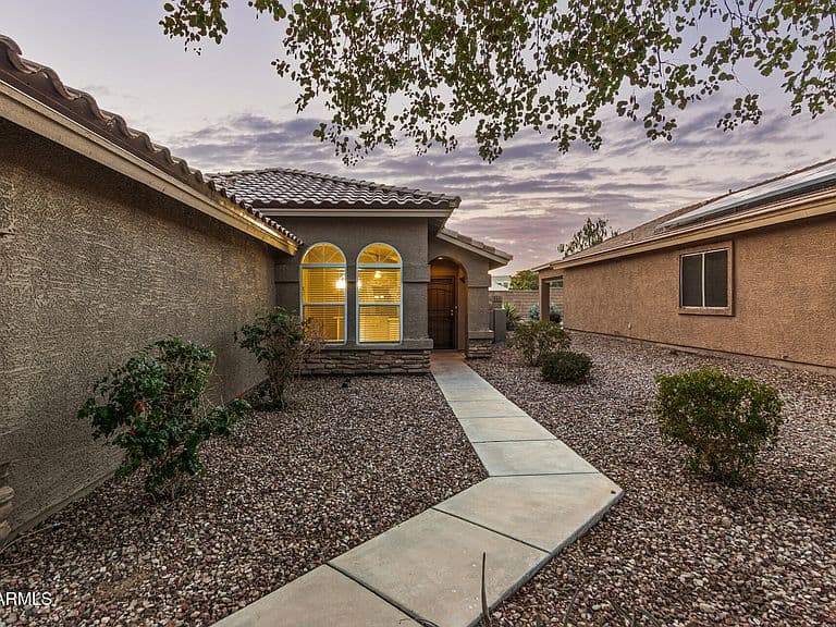 554 S 233rd Dr photo 4