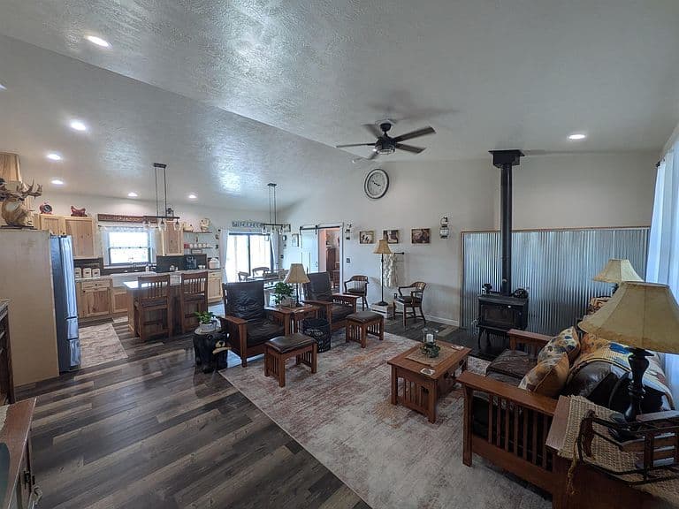 840 Lavender Ln photo 2