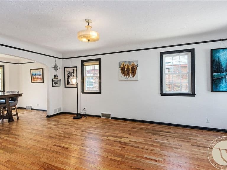 536 Clark Ave photo 3